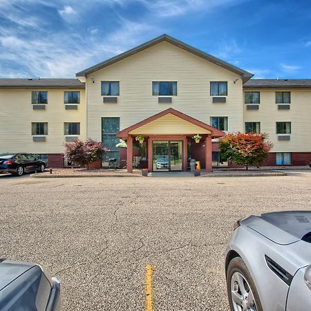 Rodeway Inn Whitehall Exterior photo