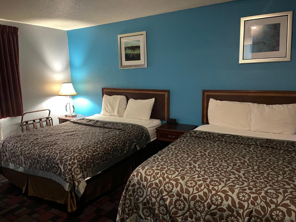 Rodeway Inn Whitehall Exterior photo