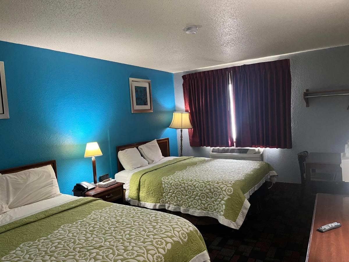 Rodeway Inn Whitehall Exterior photo