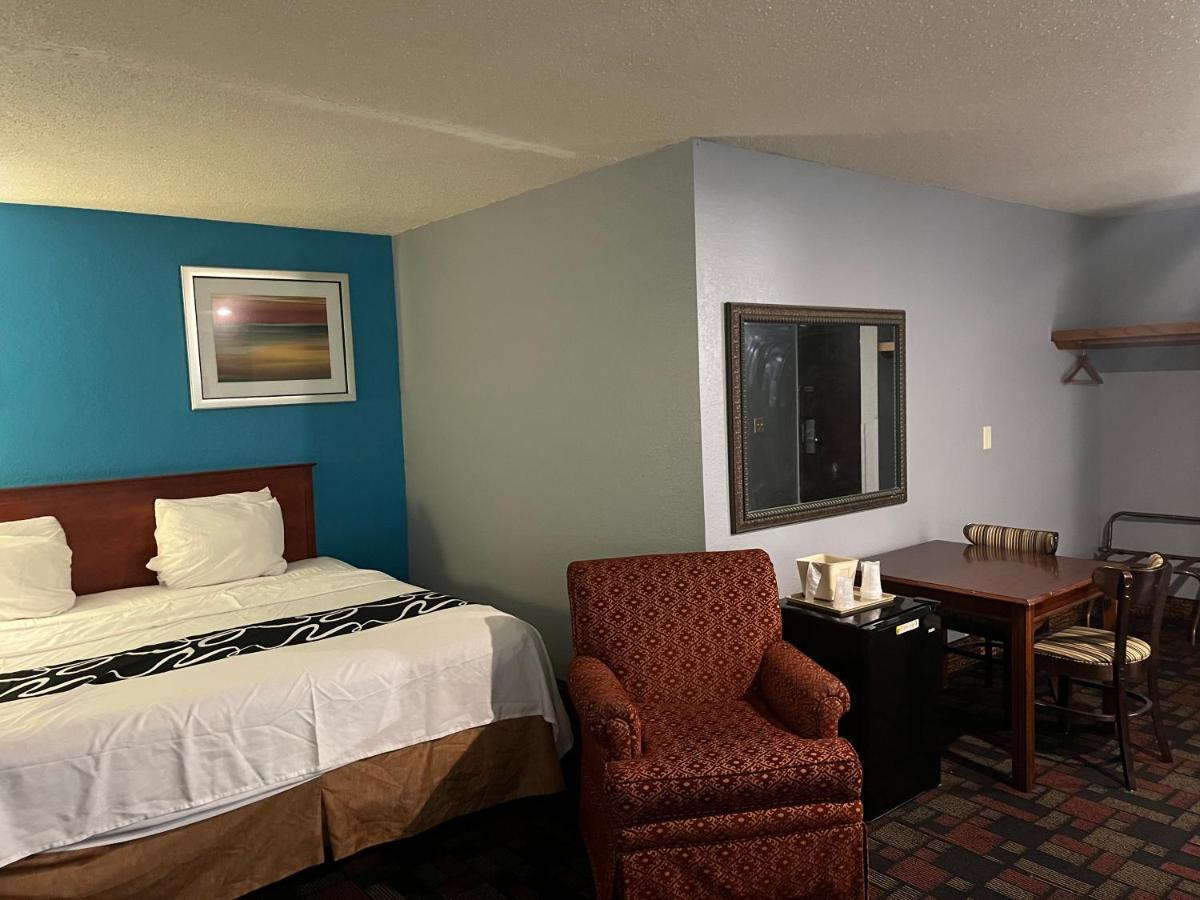 Rodeway Inn Whitehall Exterior photo