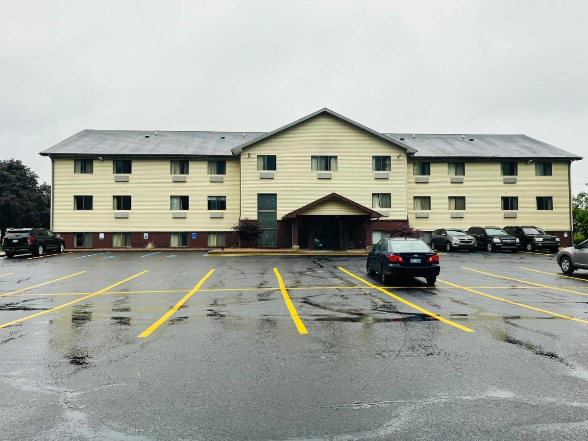 Rodeway Inn Whitehall Exterior photo