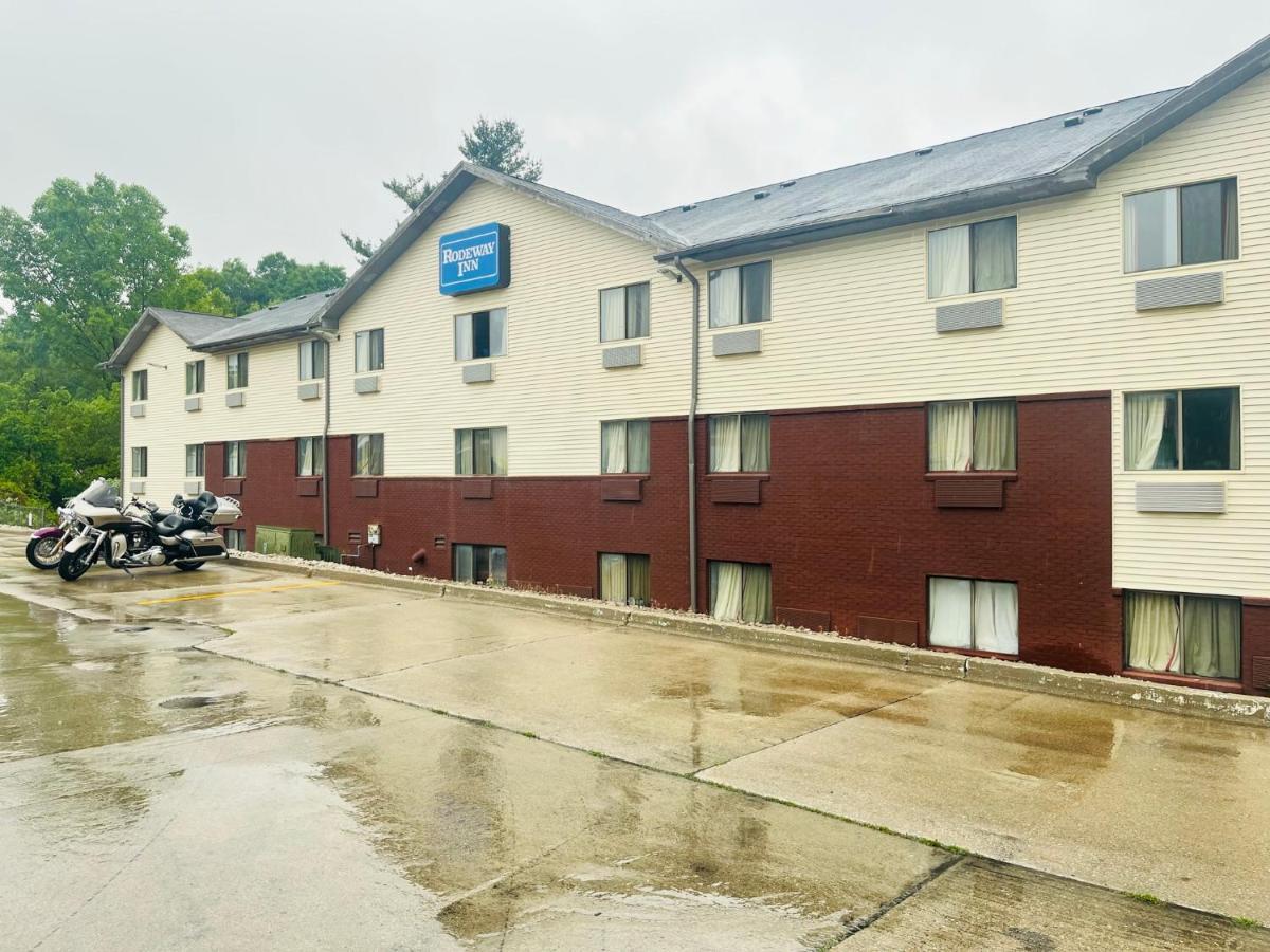 Rodeway Inn Whitehall Exterior photo