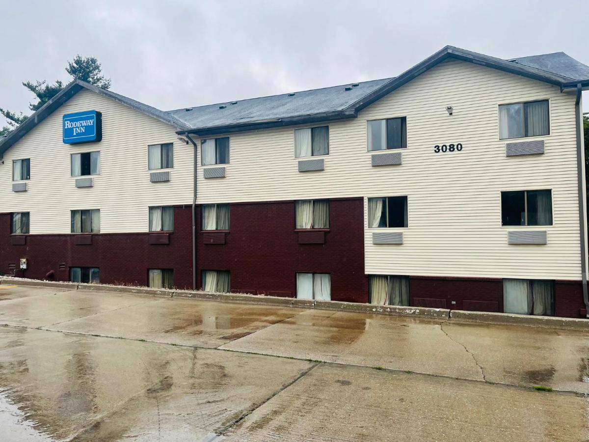 Rodeway Inn Whitehall Exterior photo