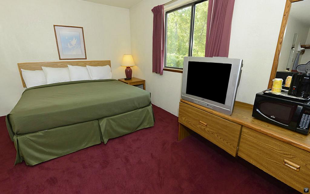 Rodeway Inn Whitehall Room photo